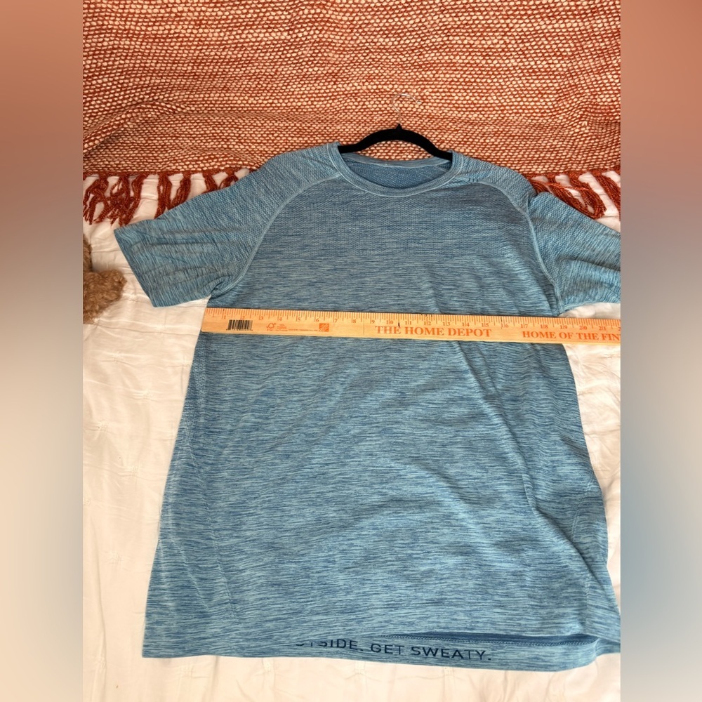 Lululemon Men's Blue Athletic Shirt - Picture 6 of 6